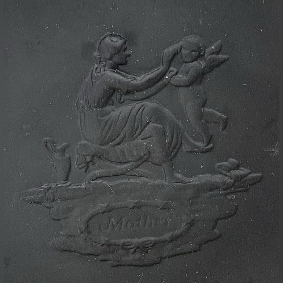 Wedgwood England Jasperware Black and Gold Mothers Day 1971 Plate - Picture 5 of 6